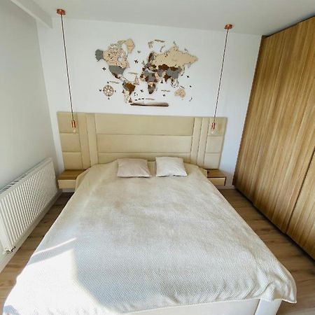 Luxury White Apartment In Park Lotnikow Kraków Eksteriør billede