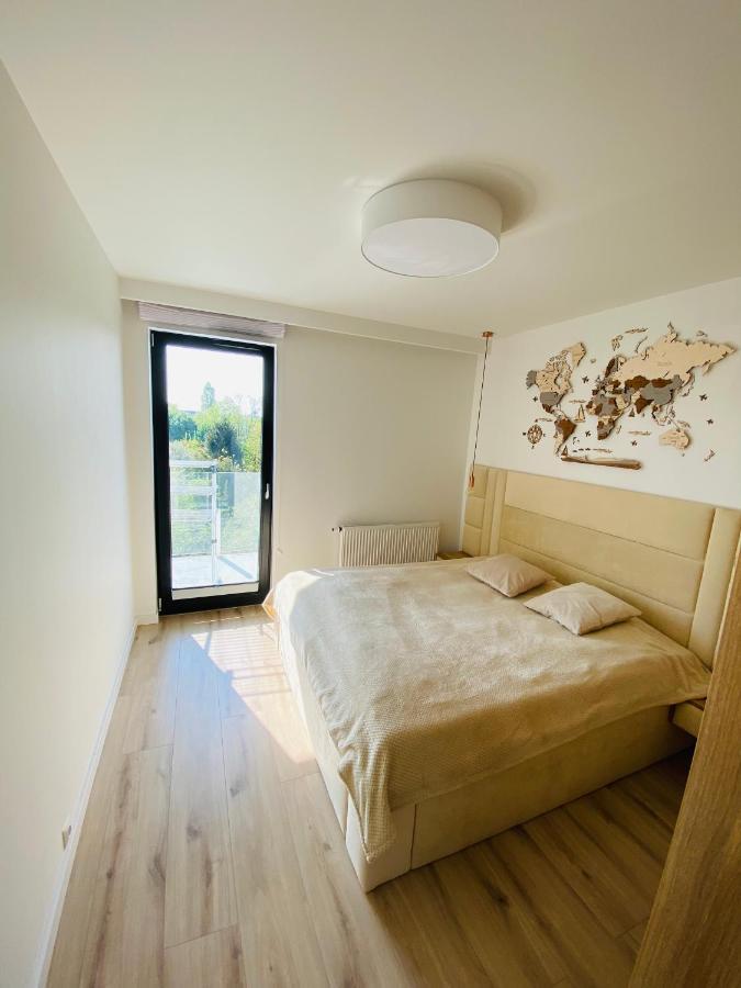 Luxury White Apartment In Park Lotnikow Kraków Eksteriør billede